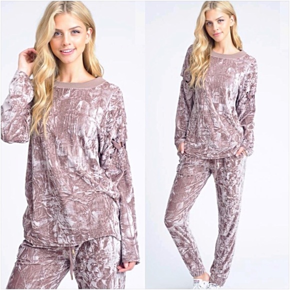 Creamy Crushed Velvet Laceup Slv Top SM - Picture 4 of 5